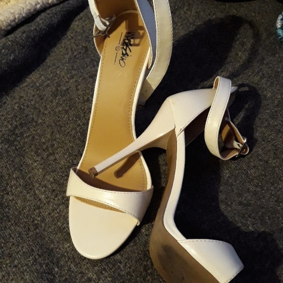 Shoes - Picture 2 of 4